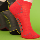 赤い綿/ナイロン メンズは汗吸収性運動選手のための足首のソックスを薄くします